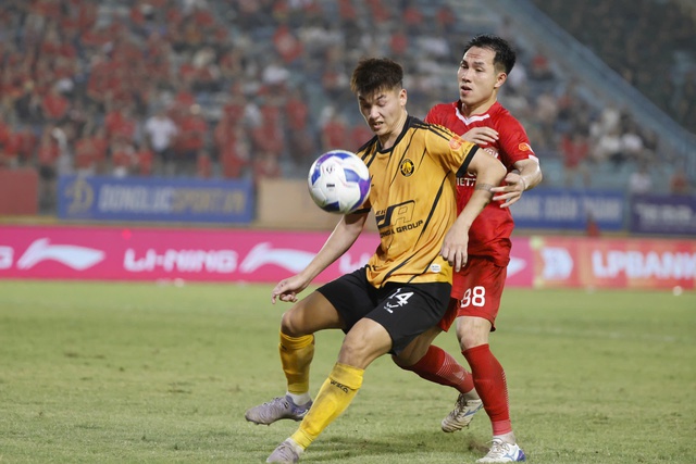 Bảng xếp hạng V-League mới nhất: Thể Công Viettel thắng nhọc Thanh Hóa để níu đua vô địch, HAGL thót tim- Ảnh 1. Bảng xếp hạng V-League mới nhất: Thể Công Viettel thắng nhọc Thanh Hóa để níu đua vô địch, HAGL thót tim - Ảnh 1.