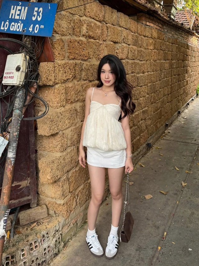 Túi da quai xích, lựa chọn thông minh của nàng sành điệu- Ảnh 2. Túi da quai xích, lựa chọn thông minh của nàng sành điệu- Ảnh 2.