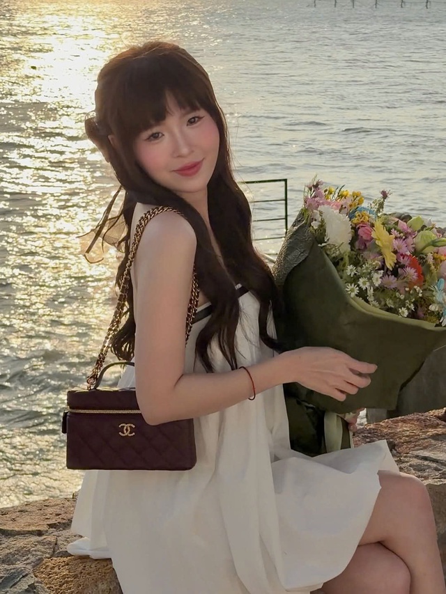 Túi da quai xích, lựa chọn thông minh của nàng sành điệu- Ảnh 3. Túi da quai xích, lựa chọn thông minh của nàng sành điệu- Ảnh 3.