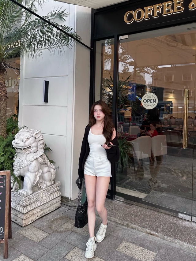 Túi da quai xích, lựa chọn thông minh của nàng sành điệu- Ảnh 5. Túi da quai xích, lựa chọn thông minh của nàng sành điệu- Ảnh 5.