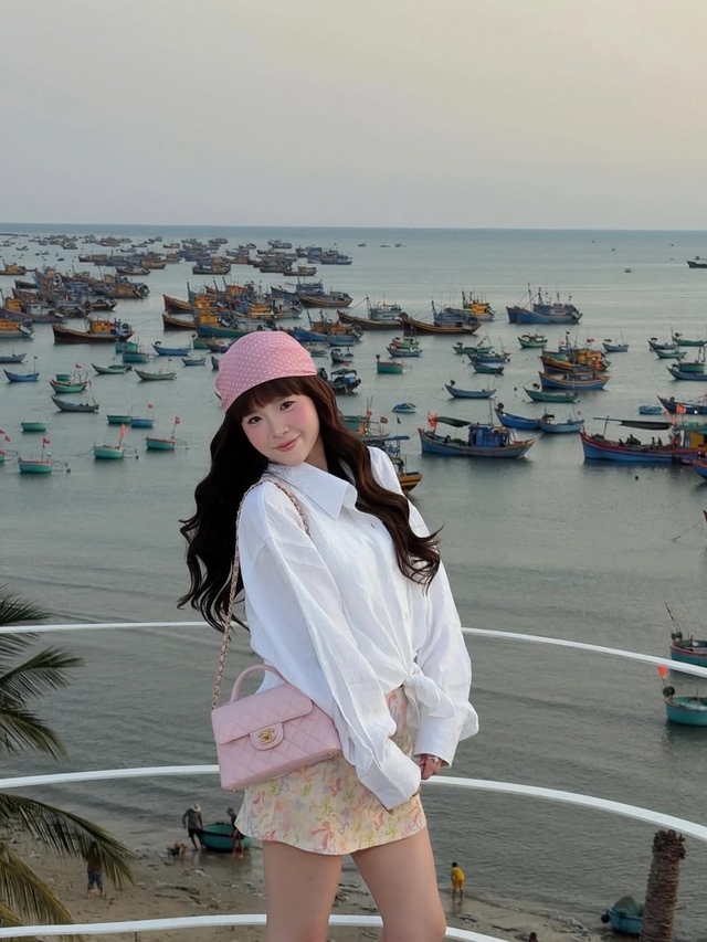 Túi da quai xích, lựa chọn thông minh của nàng sành điệu- Ảnh 6. Túi da quai xích, lựa chọn thông minh của nàng sành điệu- Ảnh 6.