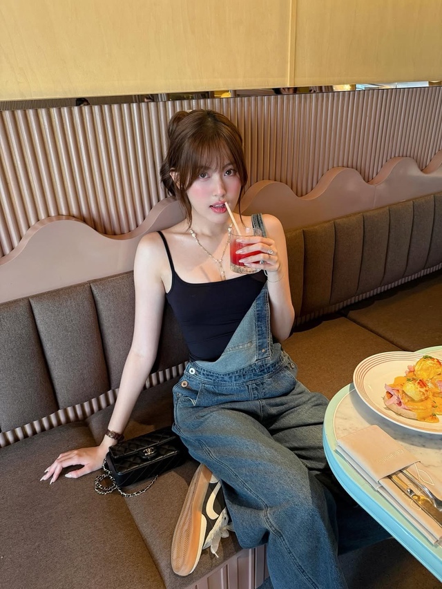 Túi da quai xích, lựa chọn thông minh của nàng sành điệu- Ảnh 8. Túi da quai xích, lựa chọn thông minh của nàng sành điệu- Ảnh 8.