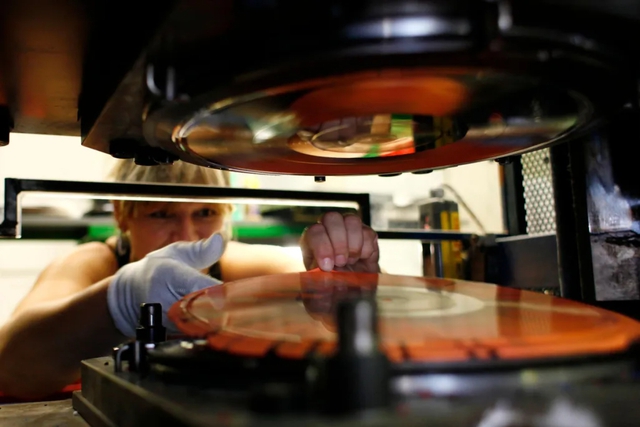 Nghe đĩa than c&oacute; g&igrave; đặc biệt m&agrave; khiến d&acirc;n chơi nhạc 'nghiện'? - Ảnh 1.