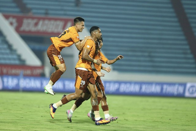 Bảng xếp hạng V-League mới nhất: HAGL dần thoát đáy sau cơn ‘địa chấn’, SLNA tạm thoát hiểm - Ảnh 1. Bảng xếp hạng V-League mới nhất: HAGL dần thoát đáy sau cơn ‘địa chấn’, SLNA tạm thoát hiểm - Ảnh 1.