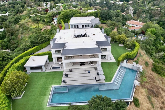 Ben Affleck trao trọn phần thừa kế biệt thự 60 triệu USD cho Jennifer Lopez - Ảnh 1.