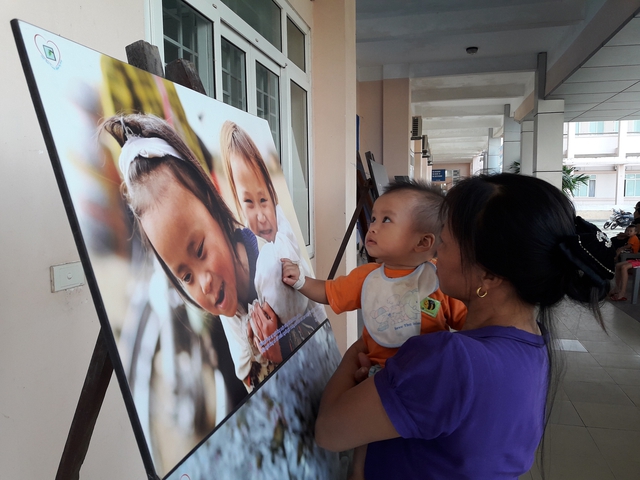 Một thập ni&ecirc;n 'vẽ' hy vọng nơi h&agrave;nh lang bệnh viện - Ảnh 2.