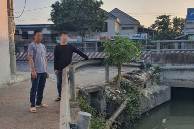 Xử lý cơ sở giết mổ gia cầm vứt lông gà xuống sông gây ô nhiễm- Ảnh 2. Xử lý cơ sở giết mổ gia cầm vứt lông gà xuống sông gây ô nhiễm- Ảnh 2.