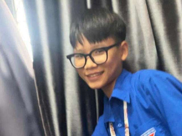 Học sinh lớp 10 lao xuống biển cứu sống 2 người bị đuối nước- Ảnh 1. Học sinh lớp 10 lao xuống biển cứu sống 2 người bị đuối nước- Ảnh 1.