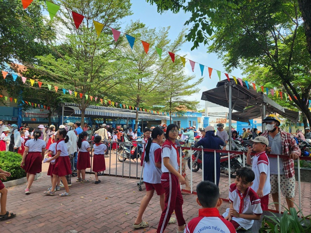 Học sinh Trường B&igrave;nh Quới T&acirc;y nghi ngộ độc thực phẩm: Salmonella l&agrave; g&igrave;, ủ bệnh bao l&acirc;u?- Ảnh 1.