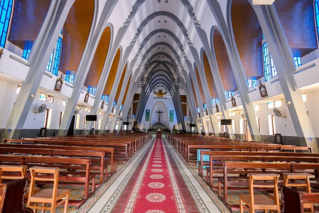 Những nhà thờ độc đáo: Phủ Cam, giáo đường lịch sử- Ảnh 3. Những nhà thờ độc đáo: Phủ Cam, giáo đường lịch sử- Ảnh 3.