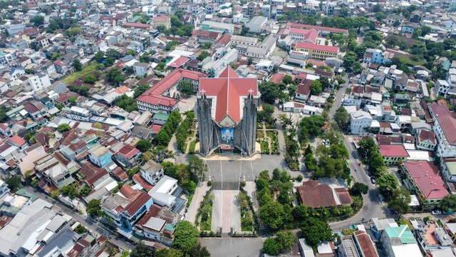 Những nhà thờ độc đáo: Phủ Cam, giáo đường lịch sử- Ảnh 4. Những nhà thờ độc đáo: Phủ Cam, giáo đường lịch sử- Ảnh 4.