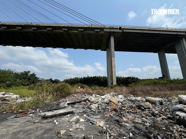 Vụ nam sinh ở TP.HCM mất tích nhiều ngày: Tìm thấy thi thể dưới cầu Phú Mỹ- Ảnh 1. Vụ nam sinh ở TP.HCM mất tích nhiều ngày: Tìm thấy thi thể dưới cầu Phú Mỹ- Ảnh 1.