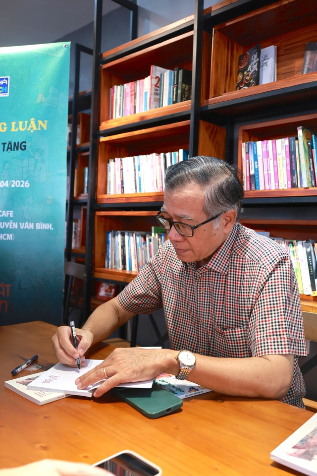 Phạm Công Luận và văn hóa Sài Gòn qua tuổi thơ trong hai tác phẩm mới - Ảnh 4. Phạm Công Luận và văn hóa Sài Gòn qua tuổi thơ trong hai tác phẩm mới - Ảnh 4.