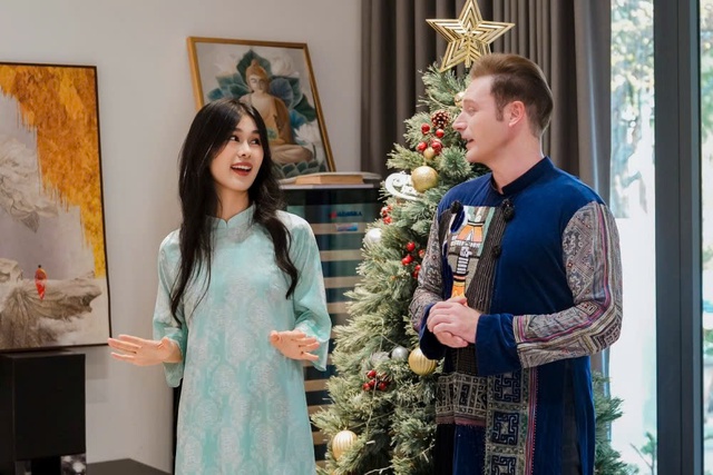 Ca sĩ Kyo York c&ugrave;ng Ph&uacute;c Anh đưa bản sắc 54 d&acirc;n tộc Việt Nam 'xuất ngoại' - Ảnh 1.