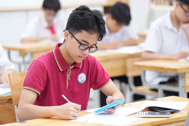 Cuộc thi giải toán trên máy tính cầm tay 'tái xuất' tại Hà Nội- Ảnh 1. Cuộc thi giải toán trên máy tính cầm tay 'tái xuất' tại Hà Nội- Ảnh 1.