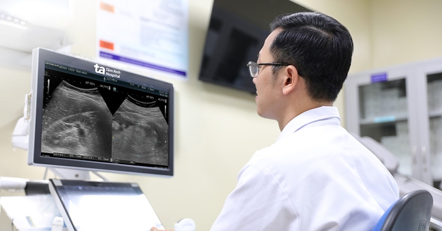 Đang tắm th&igrave; vỡ u thận, người phụ nữ rơi v&agrave;o sốc mất m&aacute;u nguy kịch - Ảnh 1.