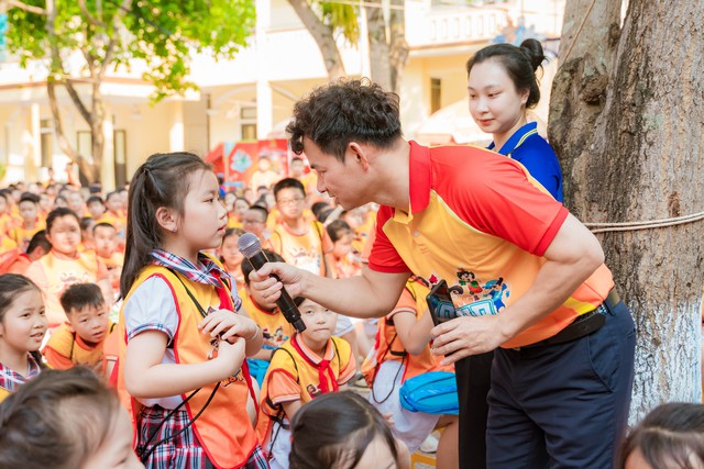 Nghệ sĩ nhân dân Xuân Bắc giao lưu cùng thiếu nhi - Ảnh 1.