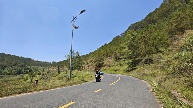 Hệ thống chiếu sáng ở Khu du lịch quốc gia hồ Tuyền Lâm xuống cấp trầm trọng- Ảnh 3. Hệ thống chiếu sáng ở Khu du lịch quốc gia hồ Tuyền Lâm xuống cấp trầm trọng- Ảnh 3.