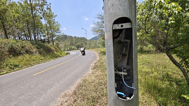 Hệ thống chiếu sáng ở Khu du lịch quốc gia hồ Tuyền Lâm xuống cấp trầm trọng- Ảnh 1. Hệ thống chiếu sáng ở Khu du lịch quốc gia hồ Tuyền Lâm xuống cấp trầm trọng- Ảnh 1.