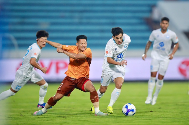 Sốc: HAGL bất ngờ thắng Nam Định ngay tại 'chảo lửa' Thiên Trường, thủ môn Nguyên Mạnh sai lầm lớn- Ảnh 3. Sốc: HAGL bất ngờ thắng Nam Định ngay tại 'chảo lửa' Thiên Trường, thủ môn Nguyên Mạnh sai lầm lớn- Ảnh 3.