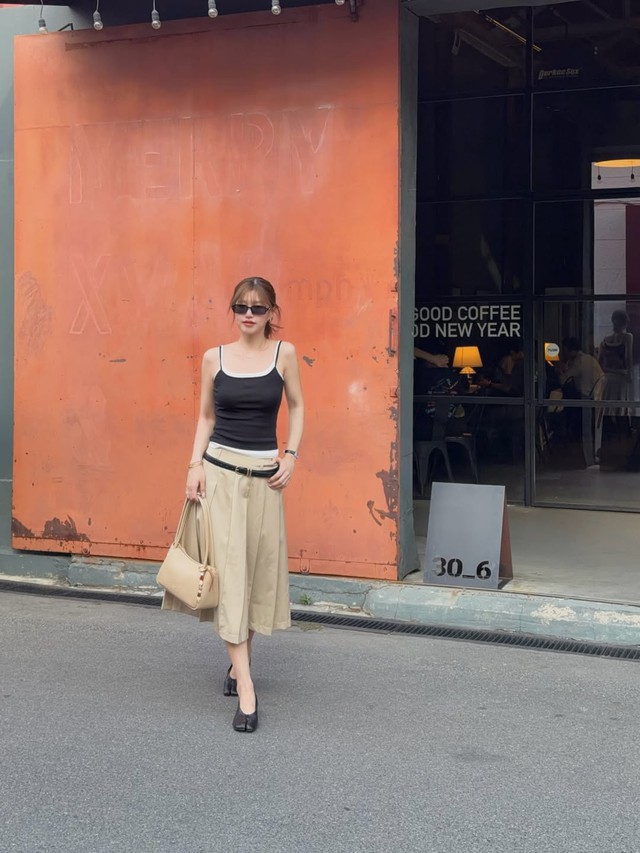 Từ công sở đến dạo phố, chân váy chữ A 'cân' mọi phong cách- Ảnh 11.