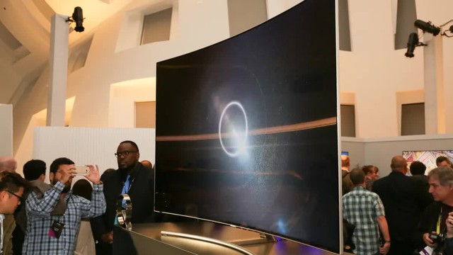 Lý do khiến TV màn hình cong 'biến mất không dấu vết' - Ảnh 1.