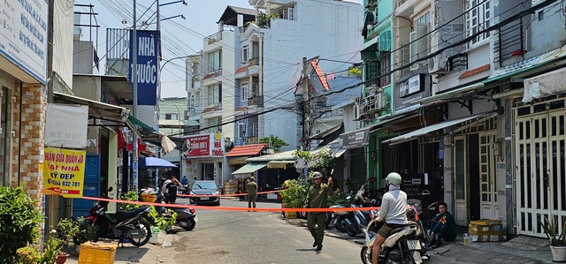 Ch&aacute;y nh&agrave; trọ tại TP.HCM, 2 người chết: Nỗi kinh ho&agrave;ng trong con hẻm nhỏ - Ảnh 3.