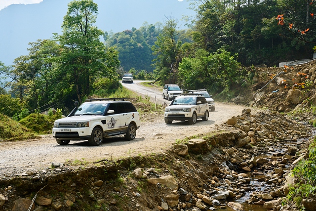 Hành trình Từ Trái Tim vượt 'cổng trời', thắp sáng khát vọng kiến quốc nơi biên cương- Ảnh 3. Hành trình Từ Trái Tim vượt 'cổng trời', thắp sáng khát vọng kiến quốc nơi biên cương- Ảnh 3.