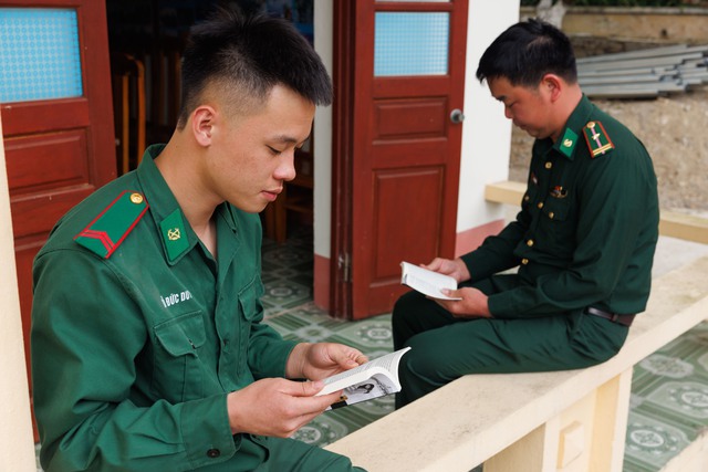 Hành trình Từ Trái Tim vượt 'cổng trời', thắp sáng khát vọng kiến quốc nơi biên cương- Ảnh 6. Hành trình Từ Trái Tim vượt 'cổng trời', thắp sáng khát vọng kiến quốc nơi biên cương- Ảnh 6.