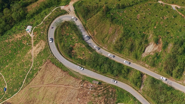 Hành trình Từ Trái Tim vượt 'cổng trời', thắp sáng khát vọng kiến quốc nơi biên cương- Ảnh 1. Hành trình Từ Trái Tim vượt 'cổng trời', thắp sáng khát vọng kiến quốc nơi biên cương- Ảnh 1.