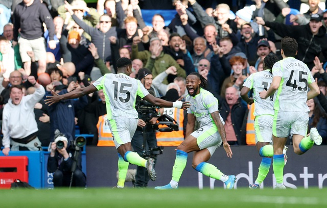 Man City phả hơi n&oacute;ng l&ecirc;n Arsenal nhờ thắng đậm Chelsea, Tottenham ch&iacute;nh thức 'l&acirc;m nguy'- Ảnh 2.
