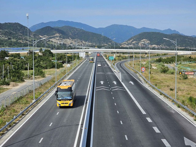 Tin tức đặc biệt tr&ecirc;n b&aacute;o in Thanh Ni&ecirc;n 13.4.2026- Ảnh 1.