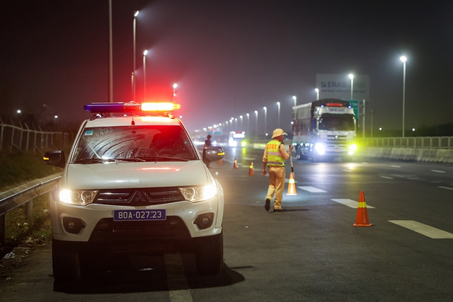 Phương ph&aacute;p ngăn chặn vi phạm dừng đỗ sai quy định tr&ecirc;n cao tốc năm 2026 - Ảnh 2.