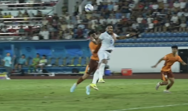 Trọng t&agrave;i trận Nam Định thua HAGL mắc sai s&oacute;t nghi&ecirc;m trọng t&igrave;nh huống Xu&acirc;n Son bị phạm lỗi: Chờ &aacute;n kỷ luật- Ảnh 2.