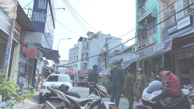 Ch&aacute;y nh&agrave; trọ tại TP.HCM, 2 người chết: Nỗi kinh ho&agrave;ng trong con hẻm nhỏ - Ảnh 2.