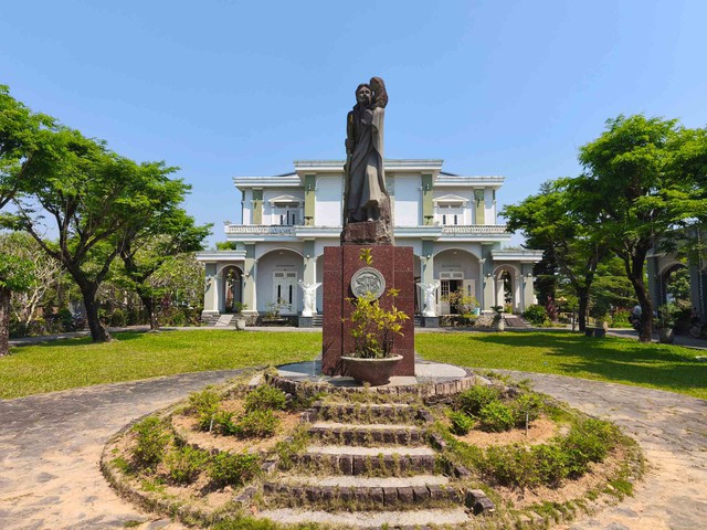 Chu&ocirc;ng đồng đ&uacute;c từ s&uacute;ng thần c&ocirc;ng ở nh&agrave; thờ gần 140 tuổi- Ảnh 4.