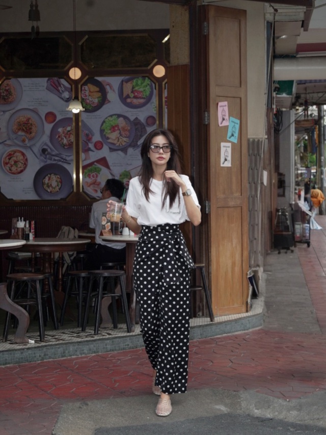 Chấm bi trở lại: Họa tiết 'nhỏ mà có võ' khuấy đảo tủ đồ của nàng- Ảnh 11.