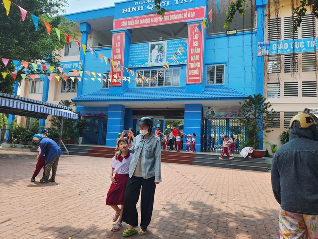 Th&ecirc;m trường THCS ở phường Gia Định, TP.HCM tạm dừng ăn b&aacute;n tr&uacute; v&igrave; lo thực phẩm - Ảnh 2.