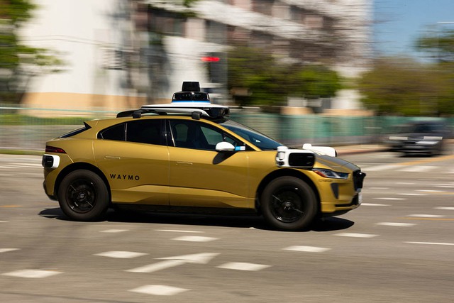 Kỷ nguy&ecirc;n robotaxi b&ugrave;ng nổ - Ảnh 1.