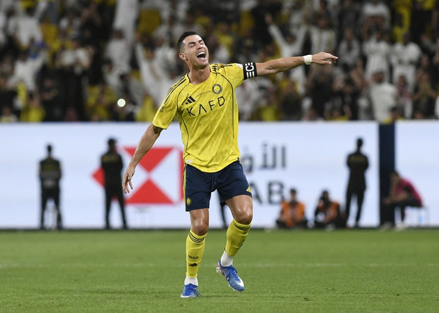 Ronaldo lên tiếng đáp trả mọi chỉ trích bằng bàn thắng thứ 969, tiếp tục cùng Al Nassr bay cao- Ảnh 1. Ronaldo lên tiếng đáp trả mọi chỉ trích bằng bàn thắng thứ 969, tiếp tục cùng Al Nassr bay cao- Ảnh 1.