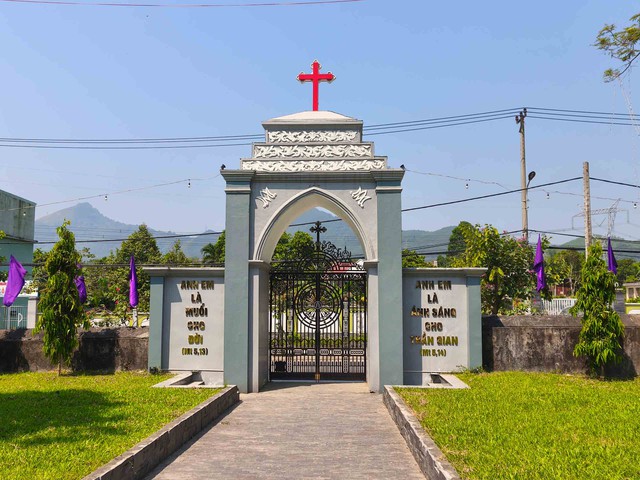 Chu&ocirc;ng đồng đ&uacute;c từ s&uacute;ng thần c&ocirc;ng ở nh&agrave; thờ gần 140 tuổi- Ảnh 11.