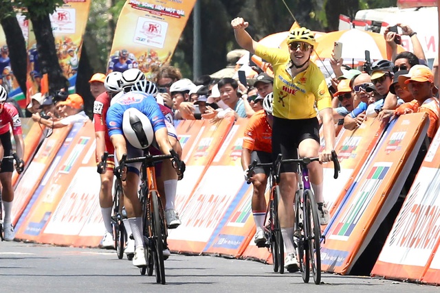 Tay đua người Belarus 'làm mưa làm gió' ở Cúp xe đạp truyền hình TP.HCM- Ảnh 3. Tay đua người Belarus 'làm mưa làm gió' ở Cúp xe đạp truyền hình TP.HCM- Ảnh 3.