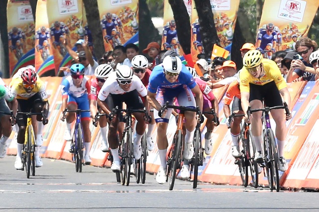 Tay đua người Belarus 'làm mưa làm gió' ở Cúp xe đạp truyền hình TP.HCM- Ảnh 1. Tay đua người Belarus 'làm mưa làm gió' ở Cúp xe đạp truyền hình TP.HCM- Ảnh 1.