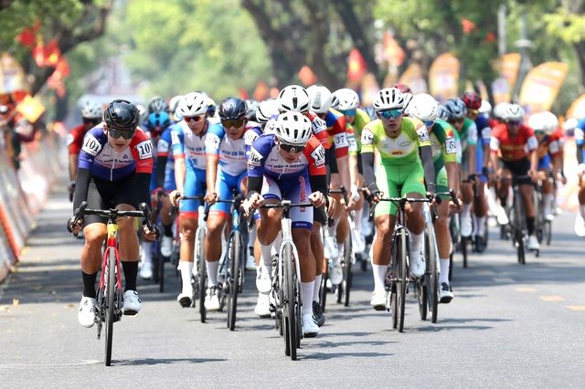 Tay đua người Belarus 'làm mưa làm gió' ở Cúp xe đạp truyền hình TP.HCM- Ảnh 2. Tay đua người Belarus 'làm mưa làm gió' ở Cúp xe đạp truyền hình TP.HCM- Ảnh 2.