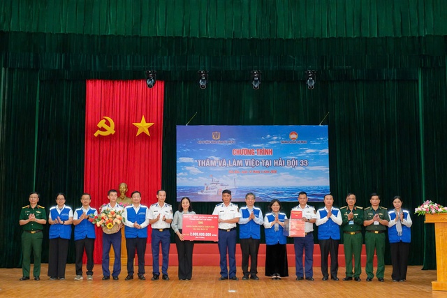 TP.HCM chăm lo 2,25 tỉ đồng cho qu&acirc;n v&agrave; d&acirc;n đặc khu C&ocirc;n Đảo - Ảnh 1.