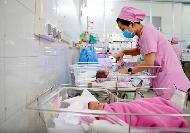 Người trẻ 'ngại' sinh: Chuyện c&aacute; nh&acirc;n hay b&agrave;i to&aacute;n x&atilde; hội?- Ảnh 1.