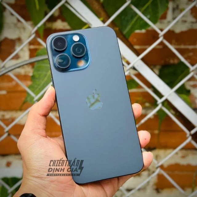 Th&aacute;ng mấy iPhone 15 Pro Max v&agrave; iPhone 16 Pro Max giảm gi&aacute; mạnh nhất? - Ảnh 2.