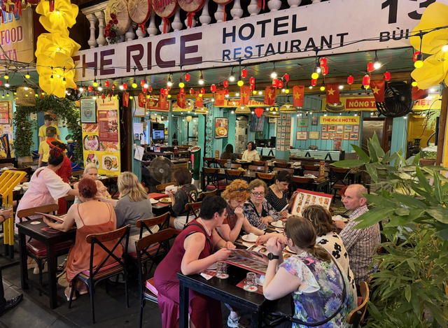 Vượt 'c&uacute; sốc' xăng dầu, du lịch lập kỷ lục- Ảnh 3.