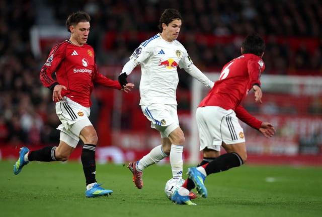 HLV Carrick thay đổi khó hiểu vì mất trò cưng, M.U thua sốc Leeds trên sân nhà- Ảnh 1. HLV Carrick thay đổi khó hiểu vì mất trò cưng, M.U thua sốc Leeds trên sân nhà- Ảnh 1.