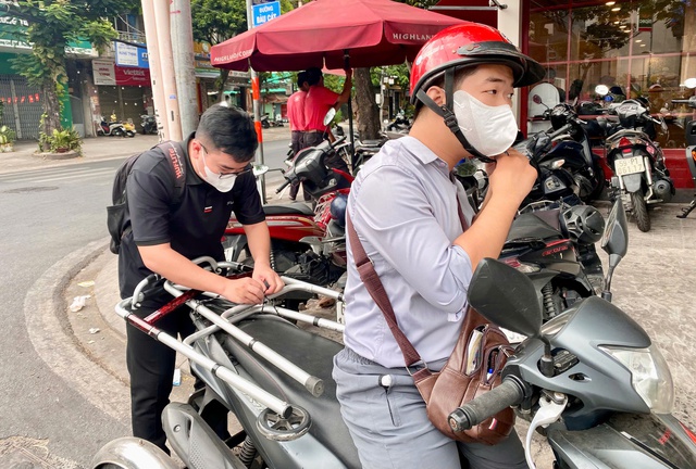 Xe lăn tr&ecirc;n bục vinh danh v&agrave; h&agrave;nh tr&igrave;nh 22 năm của mẹ c&oacute; con bại n&atilde;o - Ảnh 7.